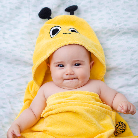 Milk&Moo Buzzy Bee Baby Kapuzenbadetuch aus Samt