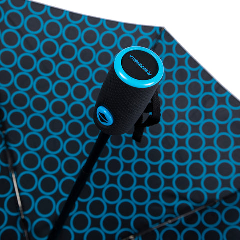 Biggbrella Mini Regenschirm, schwarz mit blauen Punkten